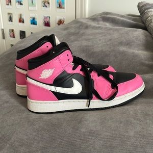 High top Jordans (size 7) (gently used)